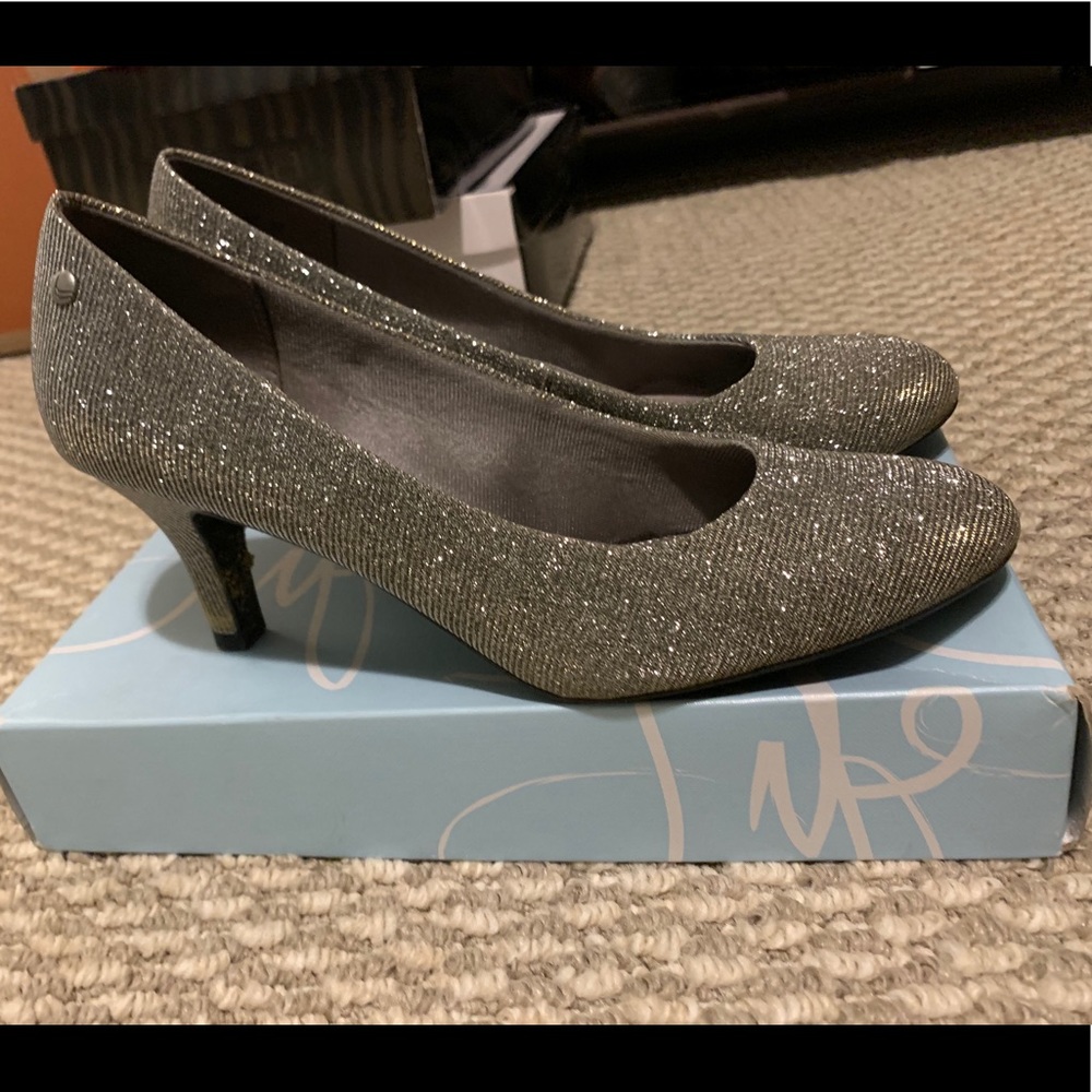 Stride Rite Silver Heels - Picture 2 of 2